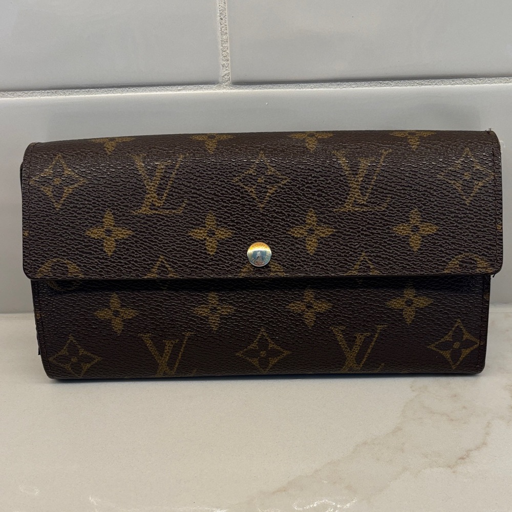 Authentic Louis Vuitton Classic Brown Monogram Wallet - Picture 2 of 8